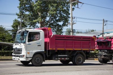 Chiangmai, Tayland - 26 Ekim 2020, Er Hino Çöp Kamyonu. 1001 no 'lu yolda. Chiangmai İş Alanından 18 km uzakta..