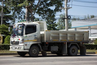 Chiangmai, Tayland - 26 Ekim 2020, Er Hino Çöp Kamyonu. 1001 no 'lu yolda. Chiangmai İş Alanından 18 km uzakta..