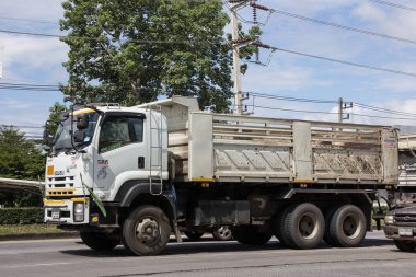 Chiangmai, Tayland - 27 Ekim 2020: Er Isuzu Çöp Kamyonu. 1001 no 'lu yolda. Chiangmai İş Alanından 18 km uzakta..