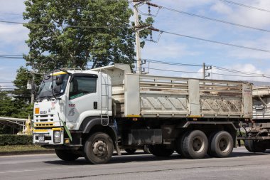 Chiangmai, Tayland - 27 Ekim 2020: Er Isuzu Çöp Kamyonu. 1001 no 'lu yolda. Chiangmai İş Alanından 18 km uzakta..