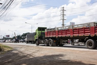 Chiangmai, Tayland - 27 Ekim 2020 Tran Su Wan Lojistik 'in karavan kamyonu. 1001 numaralı yolda, Chiangmai şehrinden 8 km uzakta..