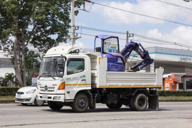 Chiangmai, Tayland - 27 Ekim 2020, Er Hino Çöp Kamyonu. 1001 no 'lu yolda. Chiangmai İş Alanından 18 km uzakta..
