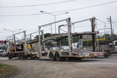 Chiangmai, Tayland - 29 Ekim 2020: Ming Nakliye Karavan Kamyonu. 1001 numaralı yolda, Chiangmai şehrinden 8 km uzakta..