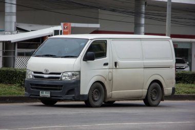 Chiangmai, Tayland - 29 Ekim 2020: er Toyota Hiace Cargo Van Car. 1001 numaralı yolda, Chiangmai şehrinden 8 km uzakta..