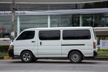 Chiangmai, Tayland - 29 Ekim 2020: Er Toyota Hiace eski Van Car. 1001 numaralı yolda, Chiangmai şehrinden 8 km uzakta..