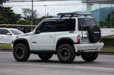 Chiangmai, Tayland - 29 Ekim 2020 Özel Mini SUv arabası, Suzuki Vitara. Fotoğraf 121 no 'lu yolda, Chiangmai, Tayland şehir merkezinden yaklaşık 8 km uzaklıkta..