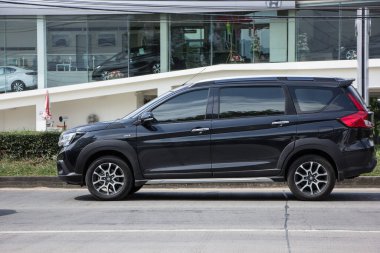 Chiangmai, Tayland - 3 Kasım 2020: Private City MPV Car, Yeni Suzuki XL7. 1001 numaralı yolda, Chiangmai şehrinden 8 km uzakta..