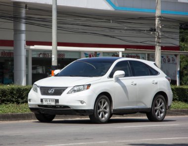 Chiangmai, Tayland - 3 Kasım 2020 Özel SUV aracı Lexus RX350. 1001 numaralı yolda, Chiangmai şehrinden 8 km uzakta..