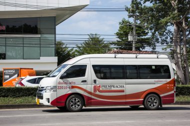 Chiangmai, Tayland - 3 Kasım 2020 Prempracha şirket minibüsü. Phrow ve Chiangmai yolu. 1001 no 'lu yolda, Chiangmai İş Alanından 8 km uzakta..