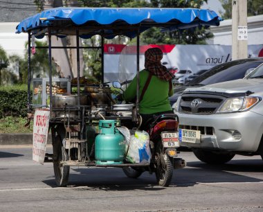 Chiangmai, Tayland - 9 Kasım 2020: özel motosiklet, mobil satış dükkanı. Fotoğraf 121 numaralı yolda, Chiangmai, Tayland 'a 8 km uzaklıkta..