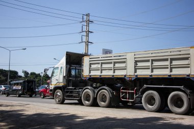 Chiangmai, Tayland - 12 Kasım 2020: Er Mitsubishi Fuso Çöp Kamyonu. Fotoğraf 121 numaralı yolda, Chiangmai, Tayland 'a 8 km uzaklıkta..