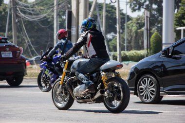 Chiangmai, Tayland - 21 Kasım 2020: Triumph Bigbike Motorsikletli Özel Adam. Fotoğraf 121 numaralı yolda, Chiangmai, Tayland 'a 8 km uzaklıkta..