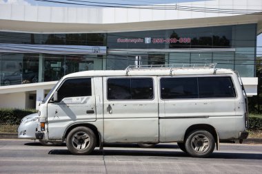 Chiangmai, Tayland - 21 Kasım 2020: özel eski isuzu Buddy van. Fotoğraf 1001 nolu yolda. Şehir merkezine 8 km uzaklıkta, Tayland..