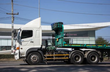 Chiangmai, Tayland - 23 Kasım 2020 Er Hino Kargo Truck. Fotoğraf 1001 nolu yolda, Chiangmai, Tayland 'a 8 km uzaklıkta..