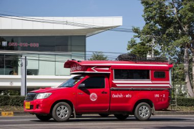 Chiangmai, Tayland - 23 Kasım 2020: Orange mini kamyon taksisi Chiangmai, Prempracha Bölgesi ile Phrao Bölgesi arasında hizmet.