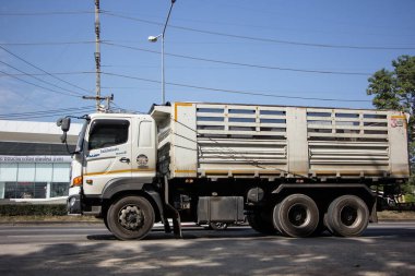 Chiangmai, Tayland - 23 Kasım 2020, Er Hino Çöp Kamyonu. 1001 no 'lu yolda. Chiangmai İş Alanından 18 km uzakta..