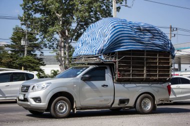 Chiangmai, Tayland - 27 Kasım 2020: Özel pikap, Nissan Navara. 1001 no 'lu yolda, Chiangmai İş Alanından 8 km uzakta..