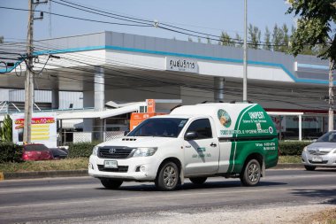 Chiangmai, Tayland - 27 Kasım 2020 Unipest şirketinin kamyonu. Evdeki ve binadaki böcekleri kontrol etme servisi. Fotoğraf 1001 nolu yolda. Şehir merkezine 8 km uzaklıkta, Tayland..