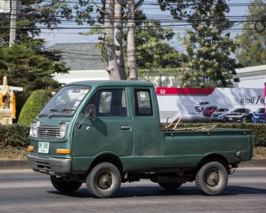 Chiangmai, Tayland - 15 Aralık 2020: özel Daihatsu Hijet Mini Truck. 1001 no 'lu yolda. Chiangmai şehrinden 18 km uzakta..