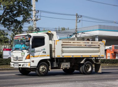 Chiangmai, Tayland - 15 Aralık 2020, Er Hino Çöp Kamyonu. 1001 no 'lu yolda. Chiangmai İş Alanından 18 km uzakta..