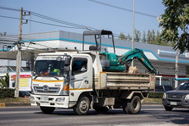 Chiangmai, Tayland - 15 Aralık 2020, Er Hino Çöp Kamyonu. 1001 no 'lu yolda. Chiangmai İş Alanından 18 km uzakta..