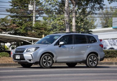Chiangmai, Tayland - 24 Aralık 2020 Özel SUV arabası, Subaru Outback. Fotoğraf 121 numaralı yolda, Chiangmai, Tayland 'a 8 km uzaklıkta..