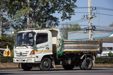 Chiangmai, Tayland - 24 Aralık 2020, Er Hino Çöp Kamyonu. 1001 no 'lu yolda. Chiangmai İş Alanından 18 km uzakta..