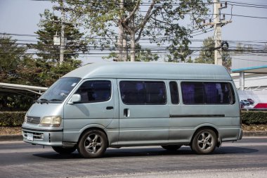 Chiangmai, Tayland - 19 Ocak 2021: Er Toyota Hiace eski Van Car. 1001 numaralı yolda, Chiangmai şehrinden 8 km uzakta..