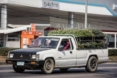 Chiangmai, Tayland - 19 Ocak 2021: Özel eski pikap, Mitsubishi Cyclone. 1001 no 'lu yolda, Chiangmai İş Alanından 8 km uzakta..