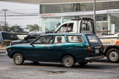 Chiangmai, Tayland - 29 Ocak 2021: Eski özel araba, DATSUN 120Y. 1001 numaralı yolda, Chiangmai şehrinden 8 km uzakta..