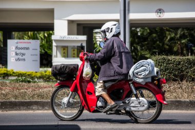 Chiangmai, Tayland - 9 Şubat 2021 Özel Honda Super Cub Motosikleti. 1001 no 'lu yolda, Chiangmai İş Alanından 8 km uzakta..