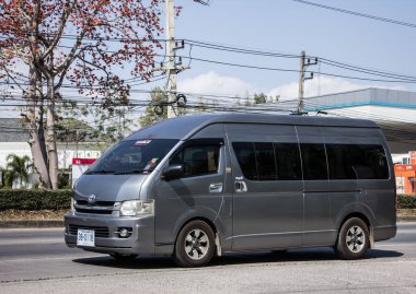 Chiangmai, Tayland - 9 Şubat 2021: özel Toyota banliyö aracı. Fotoğraf 121 no 'lu yolda, Chiangmai Tayland şehir merkezinden yaklaşık 8 km uzaklıkta..