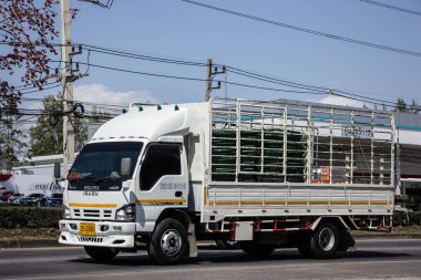 Chiangmai, Tayland - 9 Şubat 2021: Özel Isuzu Kargo Truck. Fotoğraf 1001 nolu yolda, Chiangmai, Tayland 'a 8 km uzaklıkta..
