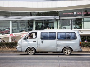 Chiangmai, Tayland - 9 Şubat 2021: Özel Van Car, Kia Pregio. Fotoğraf 121 numaralı yolda, Chiangmai, Tayland 'a 8 km uzaklıkta..