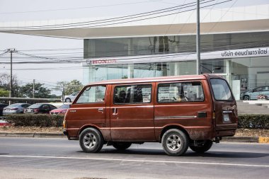 Chiangmai, Tayland - 9 Şubat 2021: Er Toyota Hiace eski Van Car. 1001 numaralı yolda, Chiangmai şehrinden 8 km uzakta..