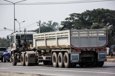Chiangmai, Tayland - 9 Şubat 2021: Er Isuzu Çöp Kamyonu. 1001 no 'lu yolda. Chiangmai İş Alanından 18 km uzakta..