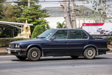 Chiangmai, Tayland - 9 Şubat 2021: özel araba, BMW 316. 1001 numaralı yolda, Chiangmai şehrinden 8 km uzakta..