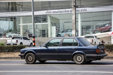 Chiangmai, Tayland - 9 Şubat 2021: özel araba, BMW 316. 1001 numaralı yolda, Chiangmai şehrinden 8 km uzakta..