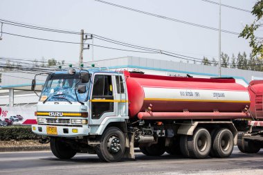 Chiangmai, Tayland - 9 Şubat 2021: Özel Petrol Tankı. 1001 nolu yolda, Chiangmai şehrinden 8 km uzakta..