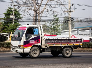 Chiangmai, Tayland - 2 Mart 2021 Ev Sukkapan Kargo Kamyonu. Fotoğraf 1001 nolu yolda, Chiangmai, Tayland 'a 8 km uzaklıkta..