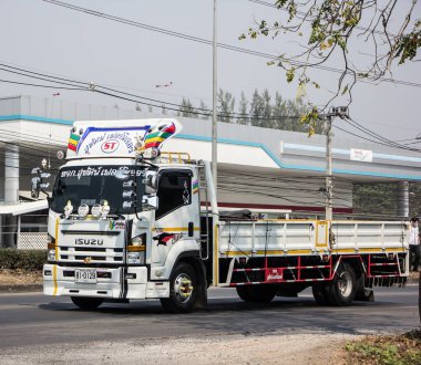 Chiangmai, Tayland - 2 Mart 2021: Er Isuzu Kargo Truck. Fotoğraf 1001 nolu yolda, Chiangmai, Tayland 'a 8 km uzaklıkta..