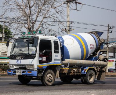 Chiangmai, Tayland - 2 Mart 2021 PWS Beton çimento kamyonu. Fotoğraf 1001 no 'lu yolda, Chiangmai, Tayland şehir merkezinden yaklaşık 8 km uzaklıkta..