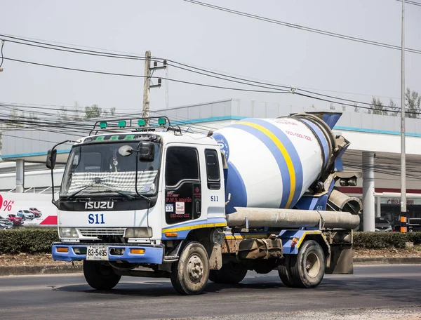 Chiangmai, Tayland - 2 Mart 2021 PWS Beton çimento kamyonu. Fotoğraf 1001 no 'lu yolda, Chiangmai, Tayland şehir merkezinden yaklaşık 8 km uzaklıkta..