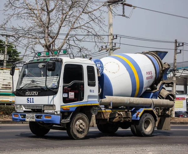 Chiangmai, Tayland - 2 Mart 2021 PWS Beton çimento kamyonu. Fotoğraf 1001 no 'lu yolda, Chiangmai, Tayland şehir merkezinden yaklaşık 8 km uzaklıkta..