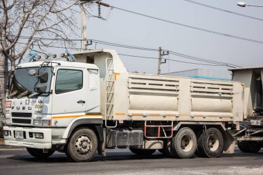 Chiangmai, Tayland - 2 Mart 2021: Er Mitsubishi Fuso Çöp Kamyonu. Fotoğraf 121 numaralı yolda, Chiangmai, Tayland 'a 8 km uzaklıkta..