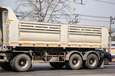 Chiangmai, Tayland - 2 Mart 2021: Er Mitsubishi Fuso Çöp Kamyonu. Fotoğraf 121 numaralı yolda, Chiangmai, Tayland 'a 8 km uzaklıkta..