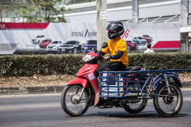 Chiangmai, Tayland - 4 Mart 2021: Er Honda Wave Motosikleti. 1001 no 'lu yolda. Chiangmai şehrinden 18 km uzakta..