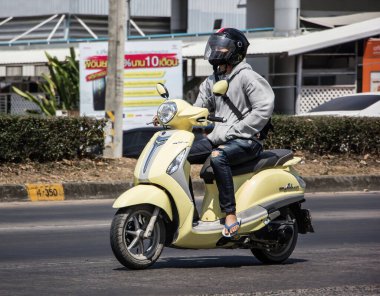 Chiangmai, Tayland - 5 Mart 2021: Özel Otomatik Scooter Yamaha Filano Motosikleti. 1001 no 'lu yolda, Chiangmai İş Alanından 8 km uzakta..