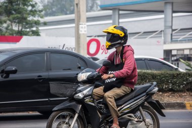 Chiangmai, Tayland - 11 Mart 2021: Er Honda Wave Motosikleti. 1001 no 'lu yolda. Chiangmai şehrinden 18 km uzakta..