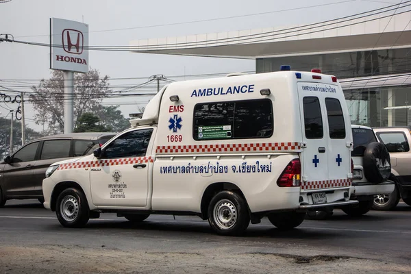 泰国清迈 2021年3月11日 Phabong县行政组织的救护车 照片来源 Thailand Chiangmai市中心约8公里处的121号公路 — 图库照片